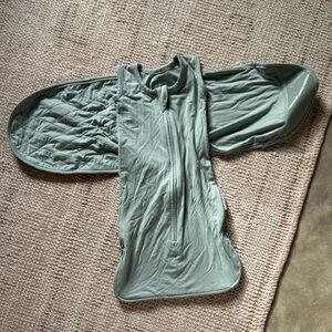 Owlet Green Baby Swaddle with Zip